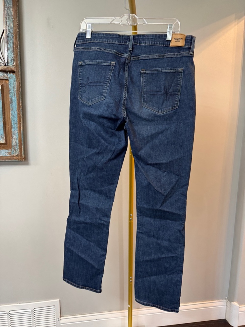 Levi's mid rise slim Straight Leg Jeans - Dark Blue EUC 18